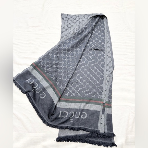 Gucci Patterned Scarf - Picture 5 of 9